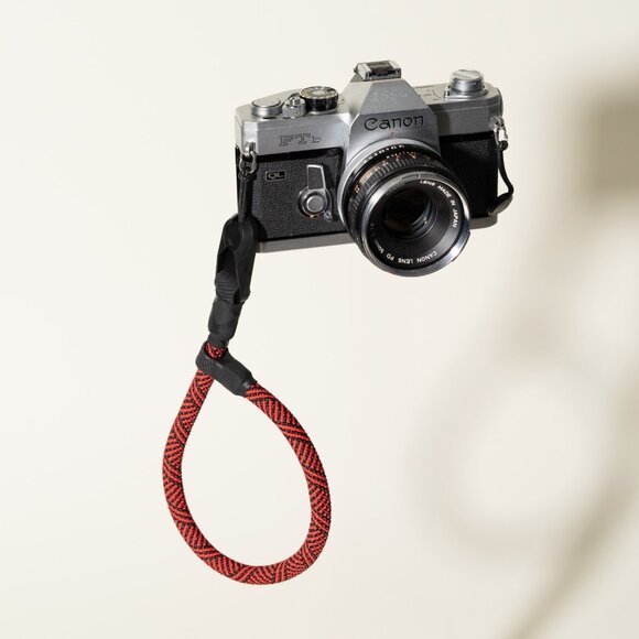Red/Black Y Pattern Adjustable Camera Wrist Strap Peak Design Anchor Handcrafted - Picture 5 of 8